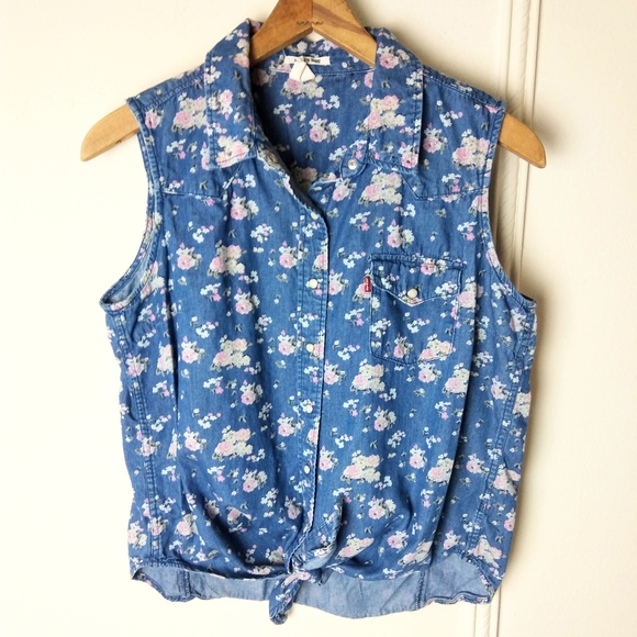 Levi's Tops - Levi's Pearl Button Down Tie Top Sleeveless Floral